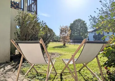 Jardin de l'établissement T2 near lake,pool,terrace