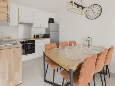 Cuisine ou kitchenette dans l'établissement Plein centre - Appart pour 6 avec balcon