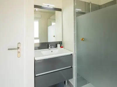 Salle de bains dans l'établissement L'appartement près de la source