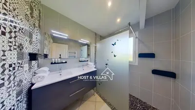 Salle de bains dans l'établissement Host Villas LOUMÉA Saubion