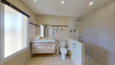 Salle de bains dans l'établissement Host Villas LOUMÉA Saubion