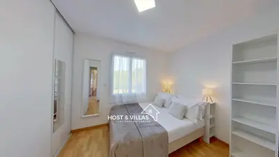 Un ou plusieurs lits dans un hébergement de l'établissement Host Villas LOUMÉA Saubion