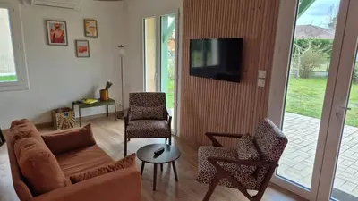 Télévision ou salle de divertissement dans l'établissement La Belle Détente