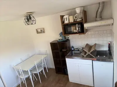 Cuisine ou kitchenette dans l'établissement Dépendance calme Gujan-Mestras