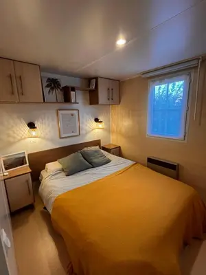 Un ou plusieurs lits dans un hébergement de l'établissement Bungalow bord de Lac Biscarosse