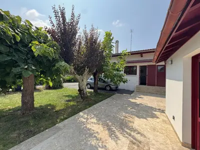 Jardin de l'établissement Maison Basco-Landaise proche port, 8 couchages, moderne et rénovée - FR-1-474-283
