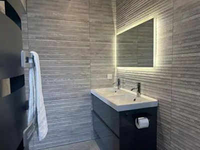 Salle de bains dans l'établissement La Villa Estienne - Spacieuse - Conviviale - 6 Chambres - Parking privé