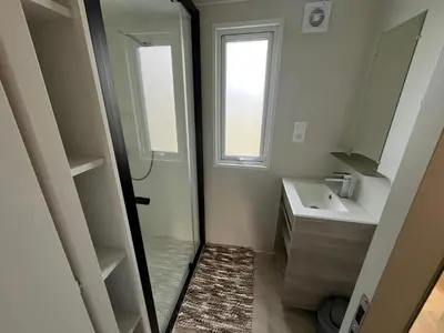 Salle de bains dans l'établissement 531 Mobi-Chalet 3 chambres 2 sd Bassin d'Arcachon