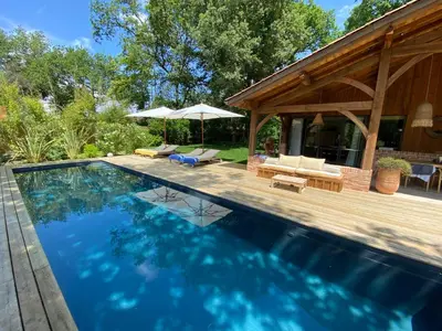 Piscine de l'établissement L Esprit du Cap ou située à proximité