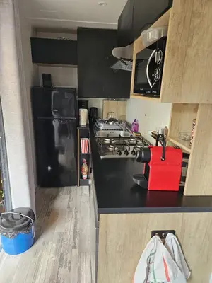 Cuisine ou kitchenette dans l'établissement Mobilhomme Privilège