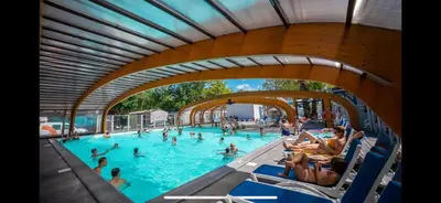 Piscine de l'établissement Mobilhome 6 personnes ou située à proximité