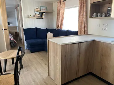 Cuisine ou kitchenette dans l'établissement MH 399 3 chambres et 2 salles de bain entièrement équipé dans camping 4 étoiles