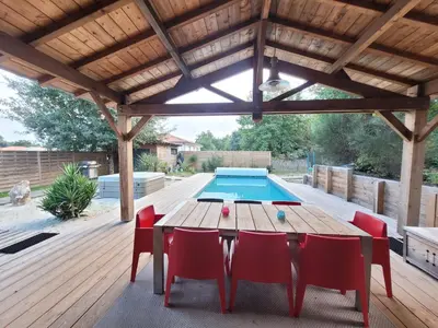 Piscine de l'établissement Maison bois 4 Ch Piscine & Spa proche Contis Océan ou située à proximité