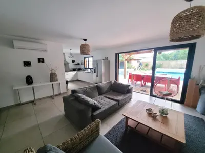 Cuisine ou kitchenette dans l'établissement Maison bois 4 Ch Piscine & Spa proche Contis Océan