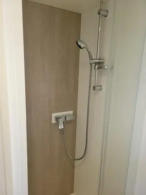 Salle de bains dans l'établissement MHT019 3 chambres dont suite parental et 2 salles de bain dans camping 4 étoiles