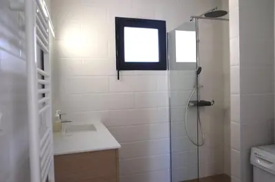 Salle de bains dans l'établissement Le Jardin de Sauge