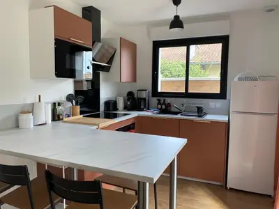 Cuisine ou kitchenette dans l'établissement Le jardin de Sienne - jardin clos