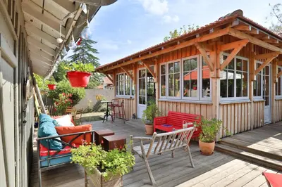 Balcon ou terrasse dans l'établissement Villa Honora - Joli maison arcachonnaise à Cazaux