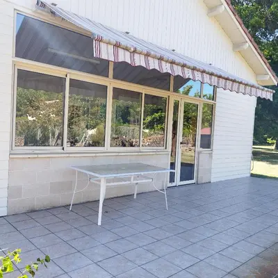 Balcon ou terrasse dans l'établissement Maison de plein pied et tranquille