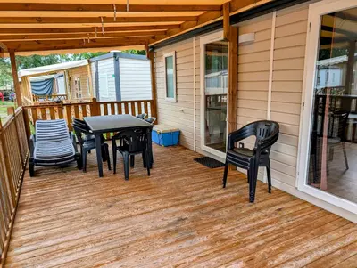 Balcon ou terrasse dans l'établissement Mobil-Home 4-6 personnes camping 4 étoiles