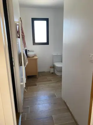 Salle de bains dans l'établissement Maison du Lanot