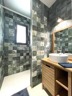 Salle de bains dans l'établissement Maison au calme, accès direct lac et forêt