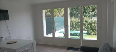 Piscine de l'établissement La Cahute des Tamaris ou située à proximité