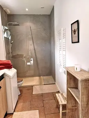 Salle de bains dans l'établissement Gîte de charme dans la forêt landaise