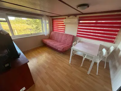 Coin salon dans l'établissement Mobil-home