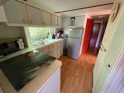 Cuisine ou kitchenette dans l'établissement Mobil-home
