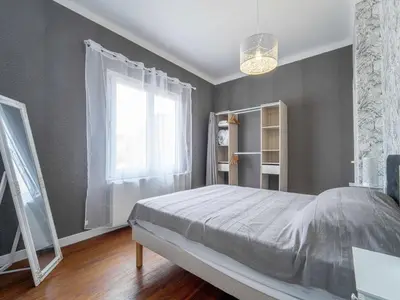 Un ou plusieurs lits dans un hébergement de l'établissement Maison rénovée à Mimizan pour 10 pers. avec jardin proche océan - FR-1-50-194