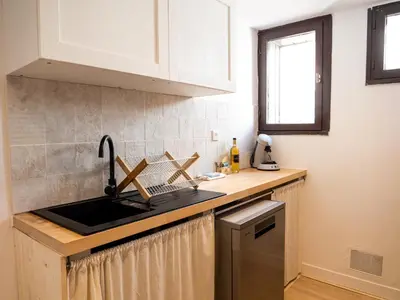 Cuisine ou kitchenette dans l'établissement Appartement pour couple- Le Penon proche plage