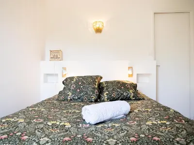 Un ou plusieurs lits dans un hébergement de l'établissement Appartement pour couple- Le Penon proche plage