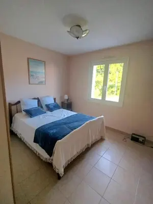 Un ou plusieurs lits dans un hébergement de l'établissement Maison individuelle 6 personnes calme et lumineuse 3 chambres