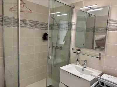 Salle de bains dans l'établissement Le petit nid douillet du Bassin T2