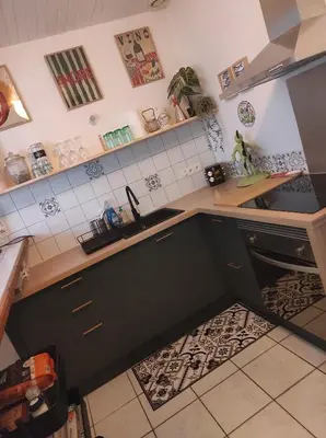 Cuisine ou kitchenette dans l'établissement Petite maison cosy l'Ermitage