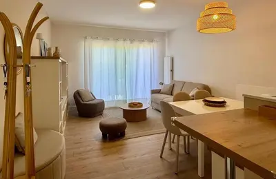 Coin salon dans l'établissement T2, 50 m beach, balcony with sea view