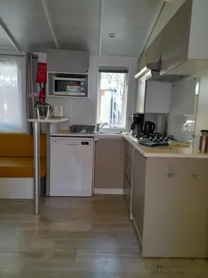 Cuisine ou kitchenette dans l'établissement mobilhome 508