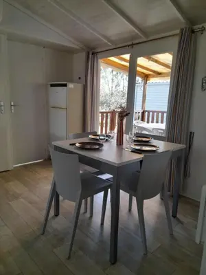 Cuisine ou kitchenette dans l'établissement mobilhome 508