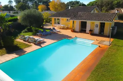 Piscine de l'établissement Villa Sweetlandes ou située à proximité