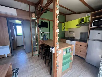 Cuisine ou kitchenette dans l'établissement 508 Mobilhome tout confort
