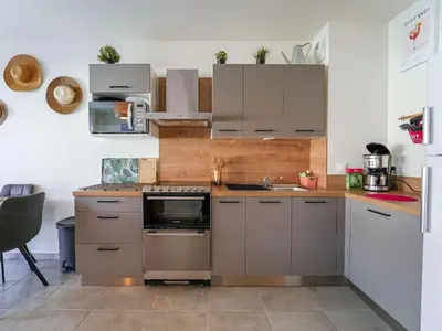Cuisine ou kitchenette dans l'établissement Mimizan Plage - Appartement 6 pers à 400m de l'océan - Terrasse et Parking - FR-1-50-195