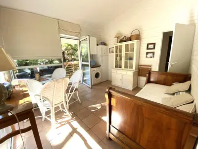Coin salon dans l'établissement Charmante villa familiale au Cap Ferret, proche plages, 9 pers - FR-1-736-68