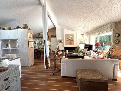 Cuisine ou kitchenette dans l'établissement Charmante villa familiale au Cap Ferret, proche plages, 9 pers - FR-1-736-68