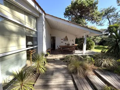 Jardin de l'établissement Charmante villa familiale au Cap Ferret, proche plages, 9 pers - FR-1-736-68