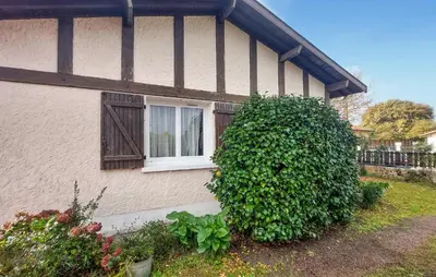 Jardin de l'établissement Maison Avec Piscine