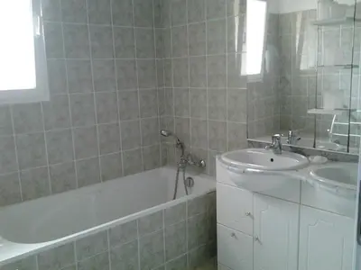 Salle de bains dans l'établissement ideal
