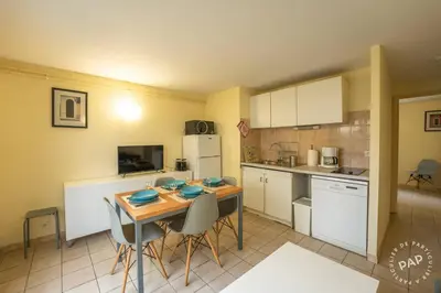 Cuisine ou kitchenette dans l'établissement Entre plages et port