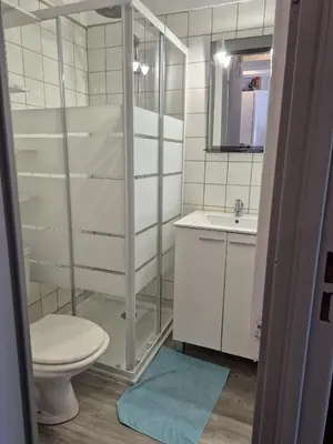 Salle de bains dans l'établissement À deux pas du courant