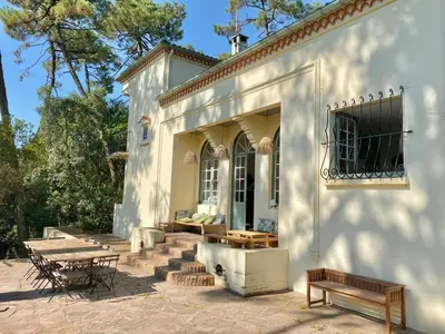 Jardin de l'établissement Villa de caractère entre lac et mer
